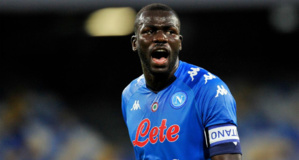 Le défenseur de Naples Koulibaly visé par des insultes racistes Le défenseur de Naples Koulibaly visé par des insultes racistes