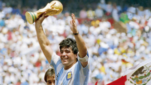 "La main de Dieu": le maillot de Maradona contre l'Angleterre en 1986 aux enchères