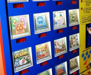 Etats-Unis : une femme gagne 10 millions de dollars grâce à un geste involontaire Etats-Unis : une femme gagne 10 millions de dollars grâce à un geste involontaire