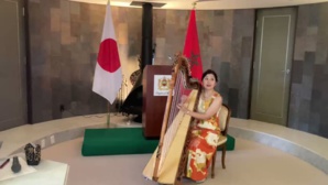 L'hymne national joué à la harpe par une artiste japonaise L'hymne national joué à la harpe par une artiste japonaise