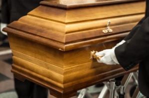 Une femme se réveille au milieu de son propre enterrement au Pérou Une femme se réveille au milieu de son propre enterrement au Pérou