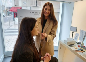 Une maquilleuse ukrainienne fuit la guerre dans son pays et réalise son rêve à Cannes Une maquilleuse ukrainienne fuit la guerre dans son pays et réalise son rêve à Cannes