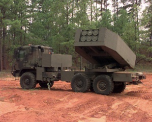 M142 Himars, Mlrs tirant des roquettes de calibre 155 mm M142 Himars, Mlrs tirant des roquettes de calibre 155 mm