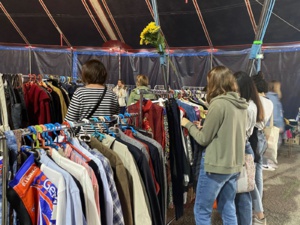 La seconde main, une tendance de mode éco-responsable La seconde main, une tendance de mode éco-responsable