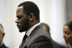 Le chanteur américain R. Kelly condamné à 30 ans de prison pour crimes sexuels Le chanteur américain R. Kelly condamné à 30 ans de prison pour crimes sexuels