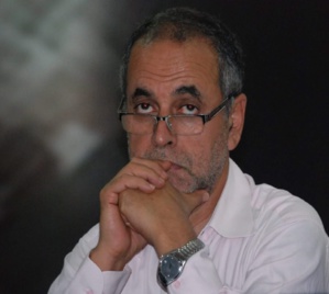 L'assombrissement de la scène et l'absence d'initiatives L'assombrissement de la scène et l'absence d'initiatives