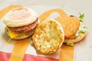 Surpris avec deux McMuffins, un voyageur australien écope de 2.000 dollars d’amende Surpris avec deux McMuffins, un voyageur australien écope de 2.000 dollars d’amende