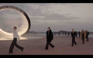 Un défilé Yves Saint Laurent en plein désert au Maroc Un défilé Yves Saint Laurent en plein désert au Maroc