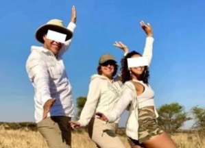 La ministre du tourisme est cible de critiques après ses vacances passées en Tanzanie La ministre du tourisme est cible de critiques après ses vacances passées en Tanzanie