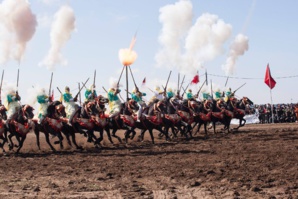 La Tbourida : Voici tout ce que vous devez savoir sur ce sport traditionnel La Tbourida : Voici tout ce que vous devez savoir sur ce sport traditionnel
