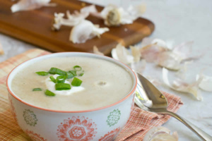 La recette de la soupe à l’ail contre les virus La recette de la soupe à l’ail contre les virus