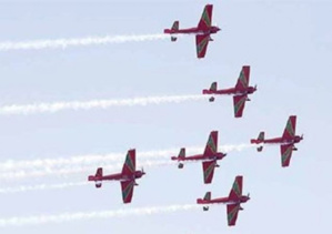 La patrouille de voltige "La Marche Verte" fait sensation à Toulouse La patrouille de voltige "La Marche Verte" fait sensation à Toulouse