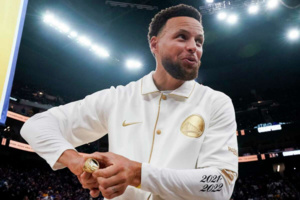 NBA : les Warriors de Curry enfilent leurs bagues et ouvrent la saison en fanfare NBA : les Warriors de Curry enfilent leurs bagues et ouvrent la saison en fanfare