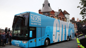 Premier League : Enquête après des dommages infligés au bus de Manchester City Premier League : Enquête après des dommages infligés au bus de Manchester City