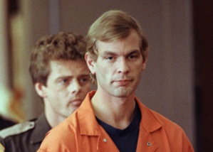 Jeffrey Dahmer : les déguisements d’Halloween sur lui retirés d’Ebay Jeffrey Dahmer : les déguisements d’Halloween sur lui retirés d’Ebay