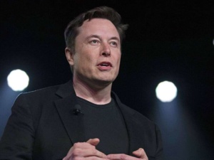 Des fans d’Elon Musk lui rendent hommage avec une étrange statue