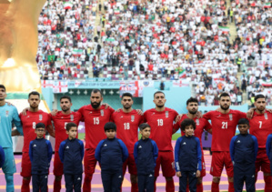 Mondial 2022 : Les onze joueurs iraniens s'abstiennent de chanter leur hymne Mondial 2022 : Les onze joueurs iraniens s'abstiennent de chanter leur hymne