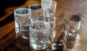 L’astuce magique pour enlever le voile blanc sur les verres blanchis L’astuce magique pour enlever le voile blanc sur les verres blanchis