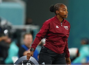 Salma Radia Mukansanga, première femme africaine à officier dans un Mondial Salma Radia Mukansanga, première femme africaine à officier dans un Mondial