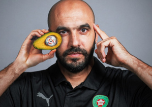 Maroc-Espagne : Voici le beau geste de coach Regragui pour un supporter marocain Maroc-Espagne : Voici le beau geste de coach Regragui pour un supporter marocain