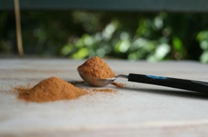 L'astuce incontournable de jardinage : de la cannelle dans les pots de fleurs L'astuce incontournable de jardinage : de la cannelle dans les pots de fleurs