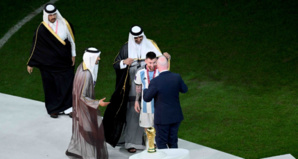 Mondial 2022 : Le Qatar a "tenu (sa) promesse d'organiser un championnat exceptionnel" selon l'Emir Mondial 2022 : Le Qatar a "tenu (sa) promesse d'organiser un championnat exceptionnel" selon l'Emir