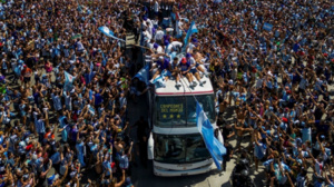 La parade des Argentins champions: historique, inoubliable... mais inachevée La parade des Argentins champions: historique, inoubliable... mais inachevée