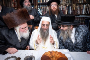 Le Rabbin Pinto célèbre la cérémonie d’allumage de la Ménorah pour Hanukkah