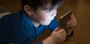 Ne privez pas vos enfants d'écrans, mieux vaut les y éduquer ! Ne privez pas vos enfants d'écrans, mieux vaut les y éduquer !