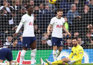 Premier League : Lloris plombe Tottenham contre Aston Villa Premier League : Lloris plombe Tottenham contre Aston Villa
