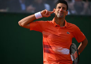 Tennis : Novak Djokovic remporte son premier titre de l'année à Adelaïde Tennis : Novak Djokovic remporte son premier titre de l'année à Adelaïde