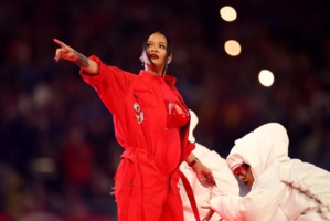 Rihanna a fait son grand retour à la mi-temps du Super Bowl Rihanna a fait son grand retour à la mi-temps du Super Bowl