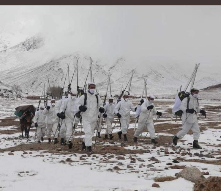 Les FAR au secours des habitants isolés dans les villages enneigés Les FAR au secours des habitants isolés dans les villages enneigés