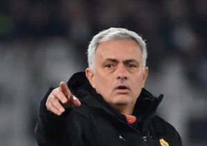 Mourinho à l'amende et suspendu deux journées après son expulsion mardi Mourinho à l'amende et suspendu deux journées après son expulsion mardi