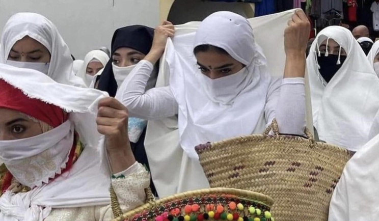 À Tanger, les femmes marquent la journée de la femme en arborant du "Hayk"
