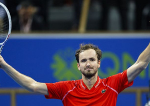 Indian Wells : Tsitsipas à la trappe, Medvedev garde le cap Indian Wells : Tsitsipas à la trappe, Medvedev garde le cap