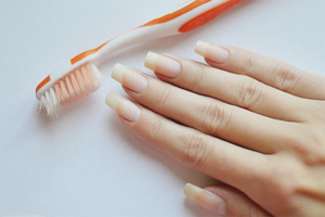 Pourquoi mettre du dentifrice sur les ongles ? Pourquoi mettre du dentifrice sur les ongles ?