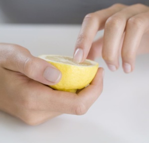Pourquoi mettre du dentifrice sur les ongles ? Pourquoi mettre du dentifrice sur les ongles ?
