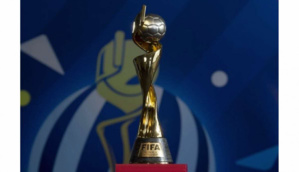 Le trophée de la Coupe du monde féminine de football fait escale à Salé Le trophée de la Coupe du monde féminine de football fait escale à Salé