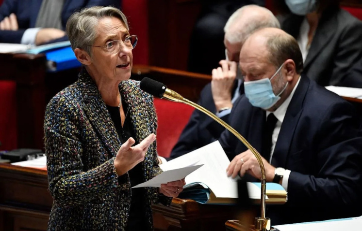 Elisabeth Borne , premier ministre fusible ! Elisabeth Borne , premier ministre fusible !