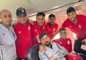 C1 : L'avion transportant la délégation du WAC quitte Libreville à destination de Casablanca C1 : L'avion transportant la délégation du WAC quitte Libreville à destination de Casablanca