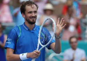 Tennis : Medvedev s'impose à Miami, son quatrième titre de l'année en cinq finales Tennis : Medvedev s'impose à Miami, son quatrième titre de l'année en cinq finales