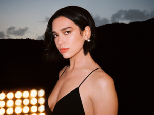 Dua Lipa à Marrakech pour une campagne publicitaire d’Yves Saint Laurent Dua Lipa à Marrakech pour une campagne publicitaire d’Yves Saint Laurent