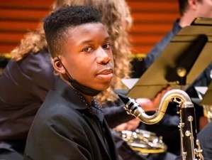 Manifestation : un adolescent noir prend deux balles après avoir frappé à la mauvaise porte Manifestation : un adolescent noir prend deux balles après avoir frappé à la mauvaise porte