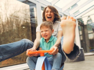 Family Vlogging : Pourquoi les parents devraient réfléchir à deux fois avant de partager la vie de leur famille sur YouTube Family Vlogging : Pourquoi les parents devraient réfléchir à deux fois avant de partager la vie de leur famille sur YouTube