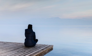 La solitude dans un monde hyperactif : le côté obscur de la vie moderne La solitude dans un monde hyperactif : le côté obscur de la vie moderne