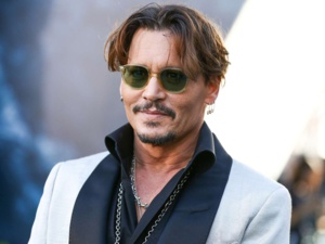 Johnny Depp signe un nouveau contrat record avec Dior Johnny Depp signe un nouveau contrat record avec Dior