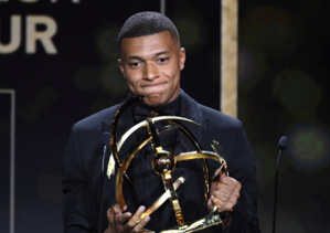 Ligue 1 : Mbappé élu meilleur joueur de la saison pour la quatrième fois consécutive Ligue 1 : Mbappé élu meilleur joueur de la saison pour la quatrième fois consécutive