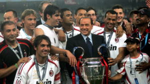 Berlusconi et l'AC Milan : trois décennies de succès financier et de conquêtes de trophées Berlusconi et l'AC Milan : trois décennies de succès financier et de conquêtes de trophées