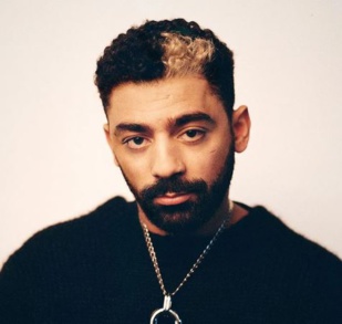 Shobee s'apprête à sortir son premier album solo "Howls" Shobee s'apprête à sortir son premier album solo "Howls"